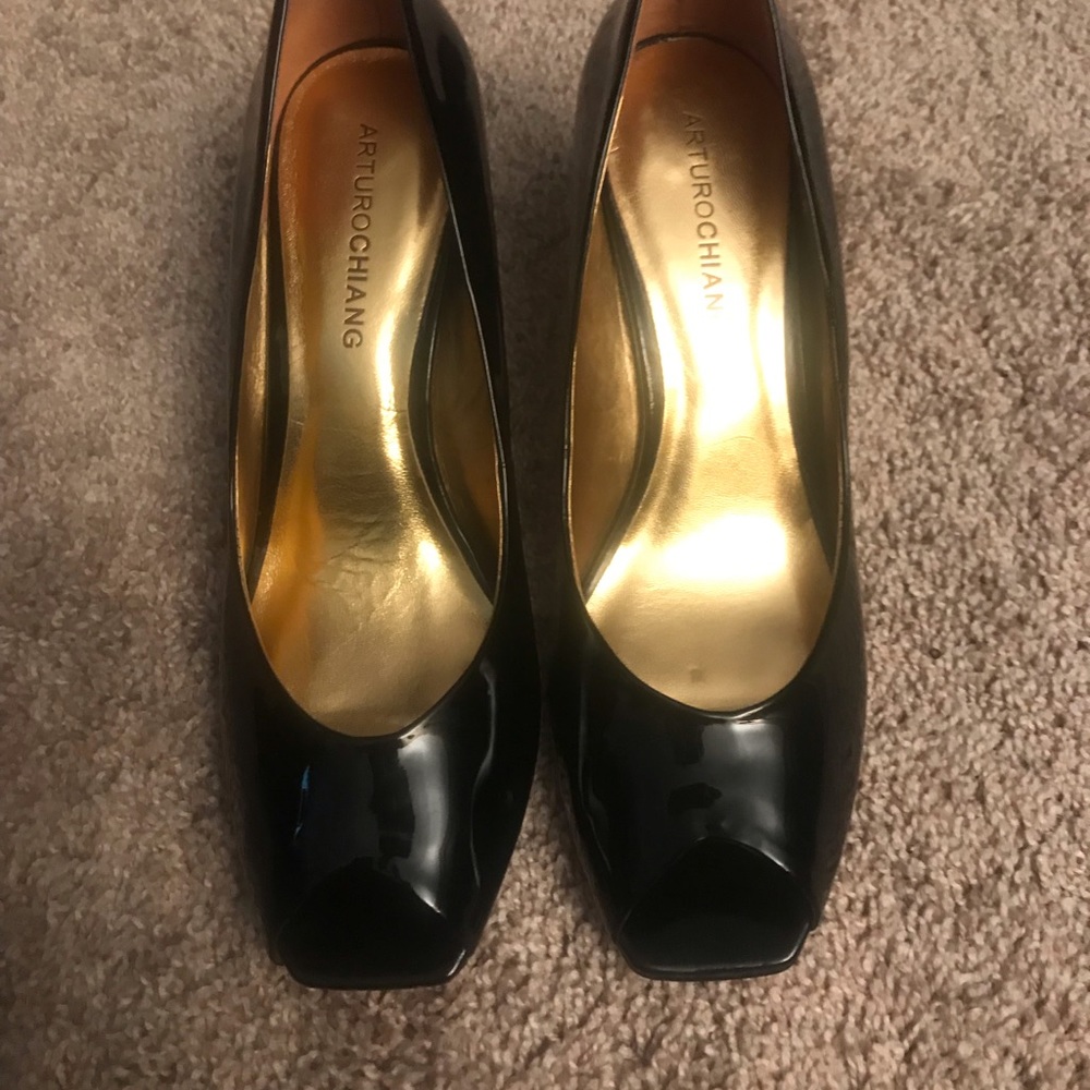 Arturo Chiang Patent Pumps